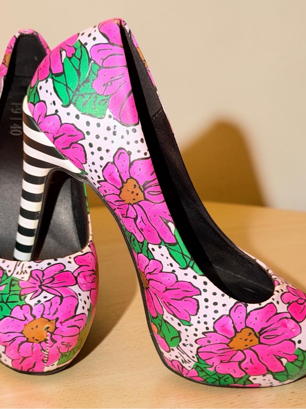 Size 9......Ladies 1 of a Kind Floral Pink Platform High Heels - Women's Pumps